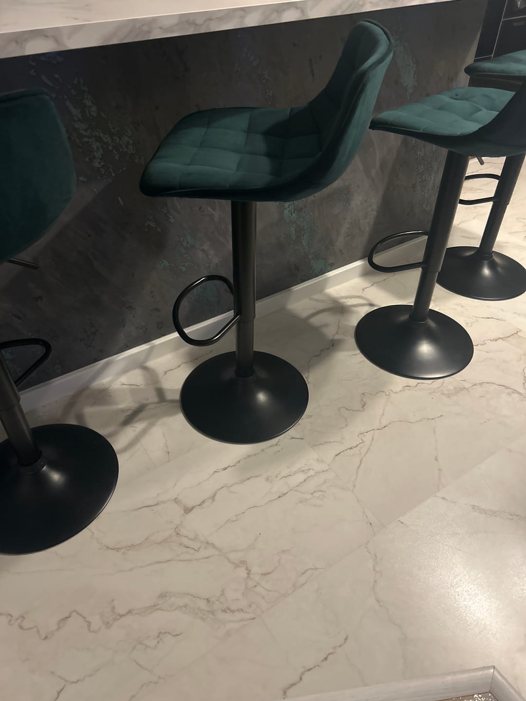 Customer photo review of Scaun bar H95, verde inchis/gri inchis, stofa/otel, 43x44x84/106 cm