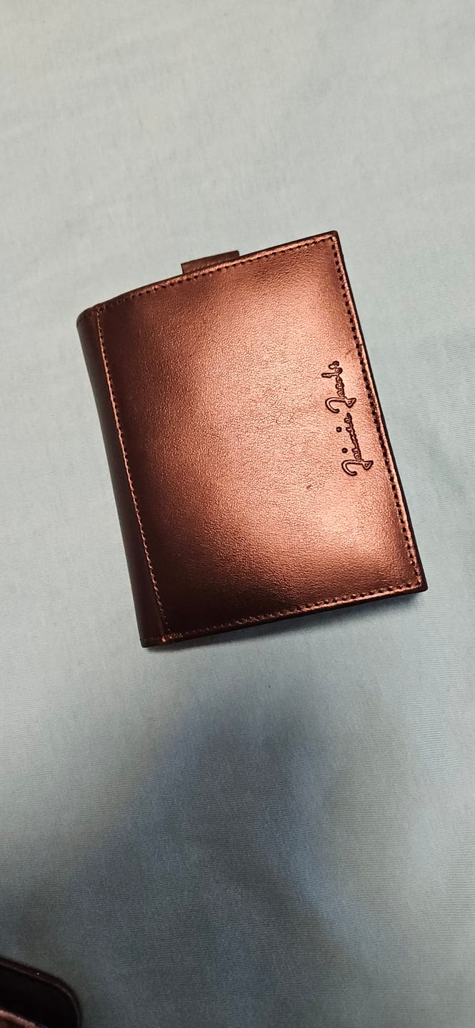 Customer photo review of Folder Boy bi-fold wallet