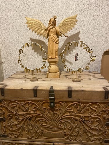 Customer photo review of Brass Standing Wreath