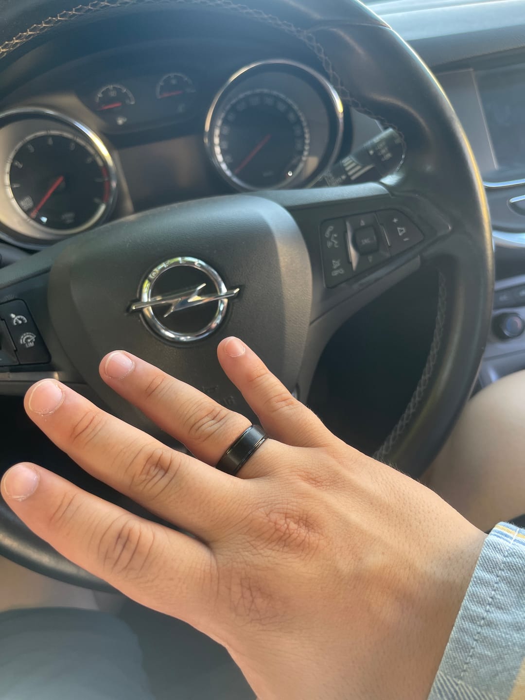 Customer photo review of Anillo Essential Strong Black Carburo de Tungsteno