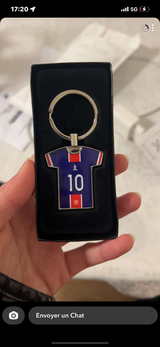Customer photo review of Porte-clés métal maillot foot PARIS SG n°2 personnalisable - TEAMCOQUES