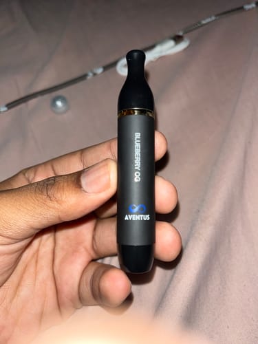 Customer photo review of DELTA 8 Blueberry OG DISPOSABLE VAPE