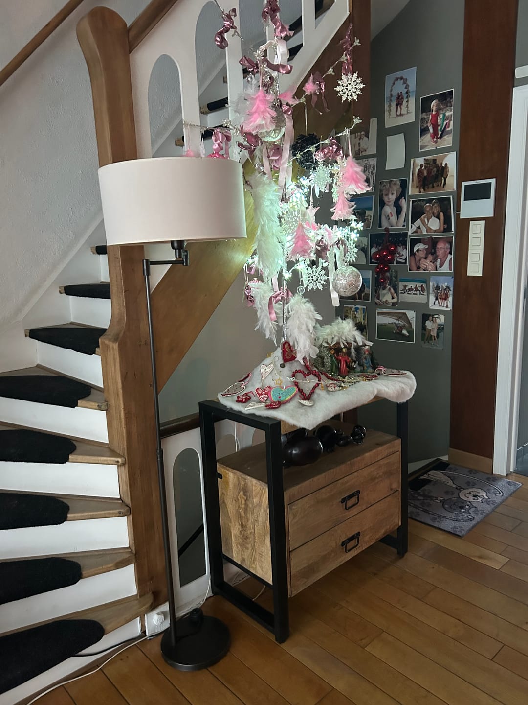 Customer photo review of Mangohout kastje met 2 lades Industrieel Design | Mangohout en Staal | 80x40x80cm