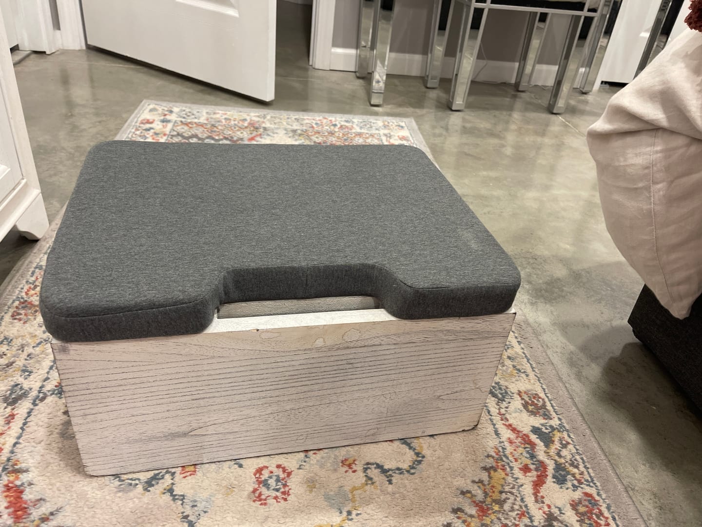 Customer photo review of Ungloo Box - Portable Meditation Chair With Back and Hip Support