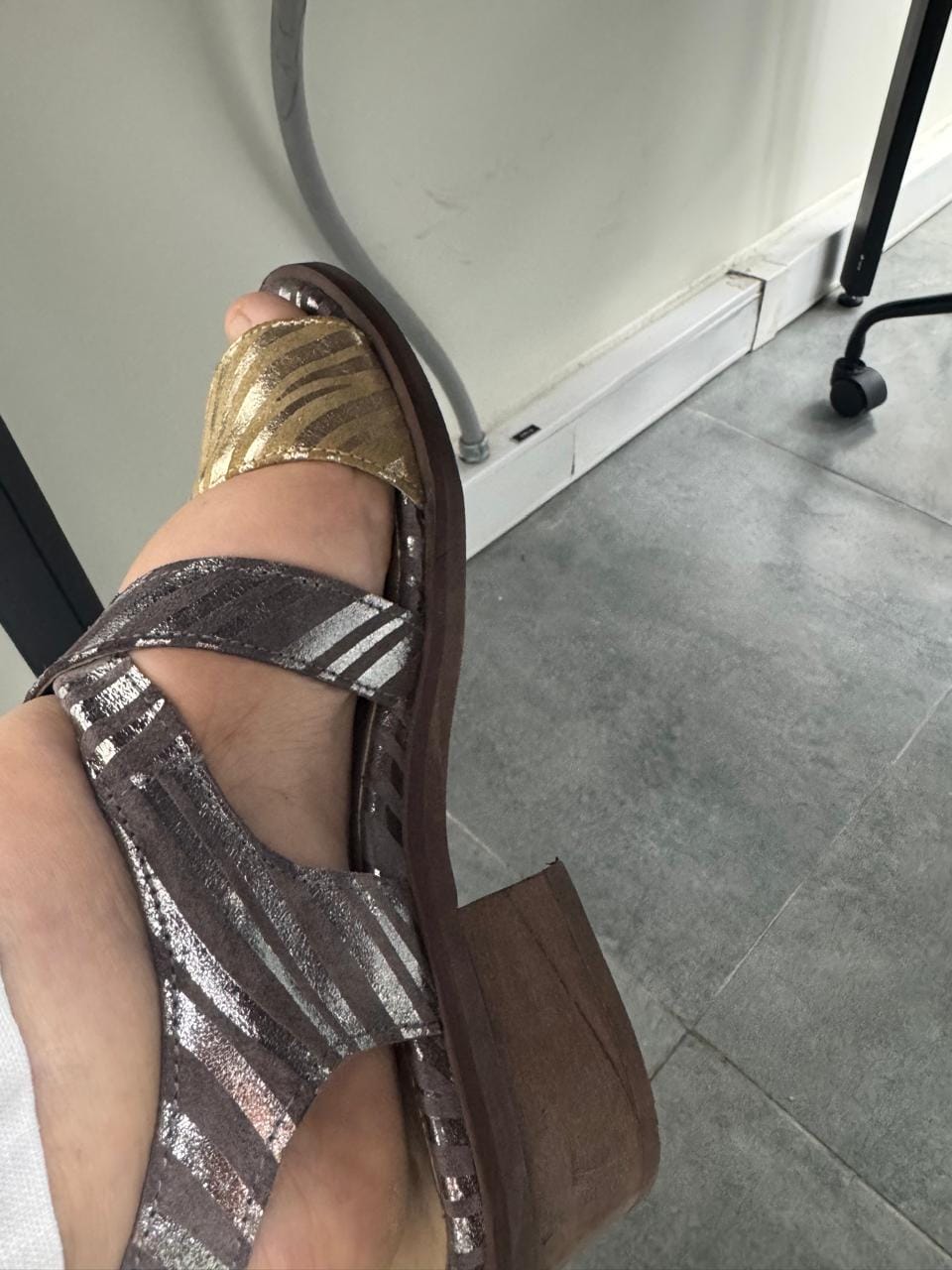 Customer photo review of Sandalia Mujer / Salteador Metalico