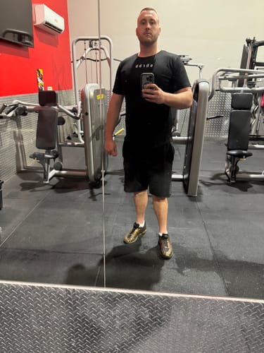 Customer photo review of No Guts X No Glory - Fitted Muscle T-shirt - Curved Hem - Black / White