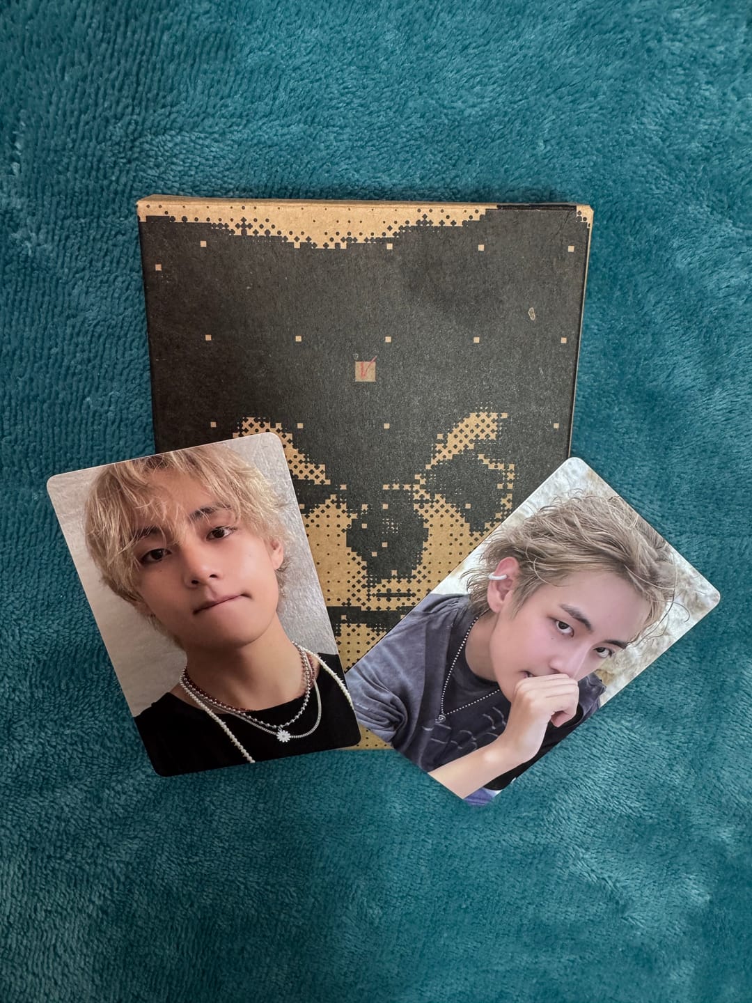 Customer photo review of BTS V - LAYOVER 1ST SOLO ALBUM WEVERSE VER.