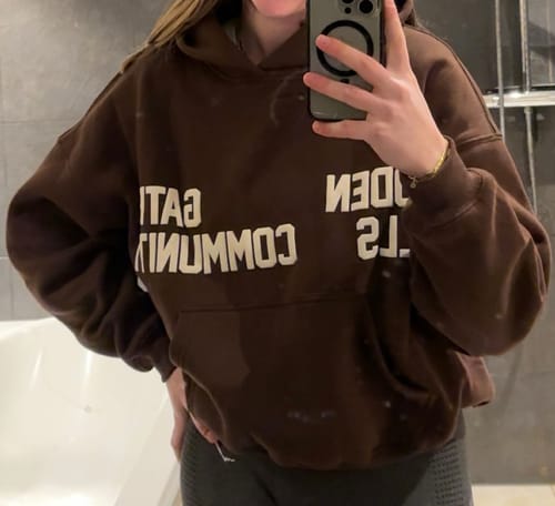 Customer photo review of GATED COMMUNITY HOODIE DARK BROWN
