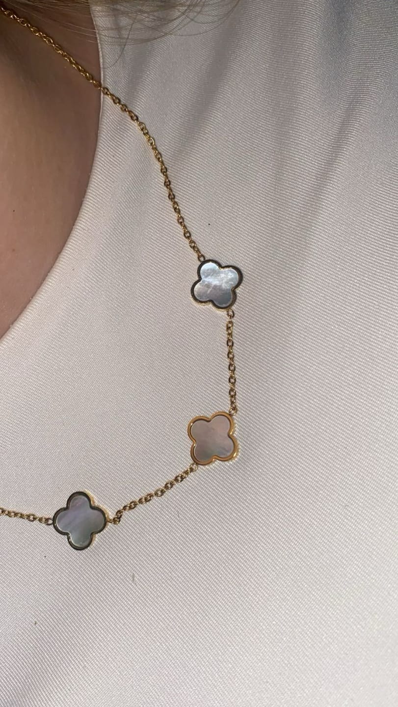 Customer photo review of Three Clovers Kette | 18K vergoldet