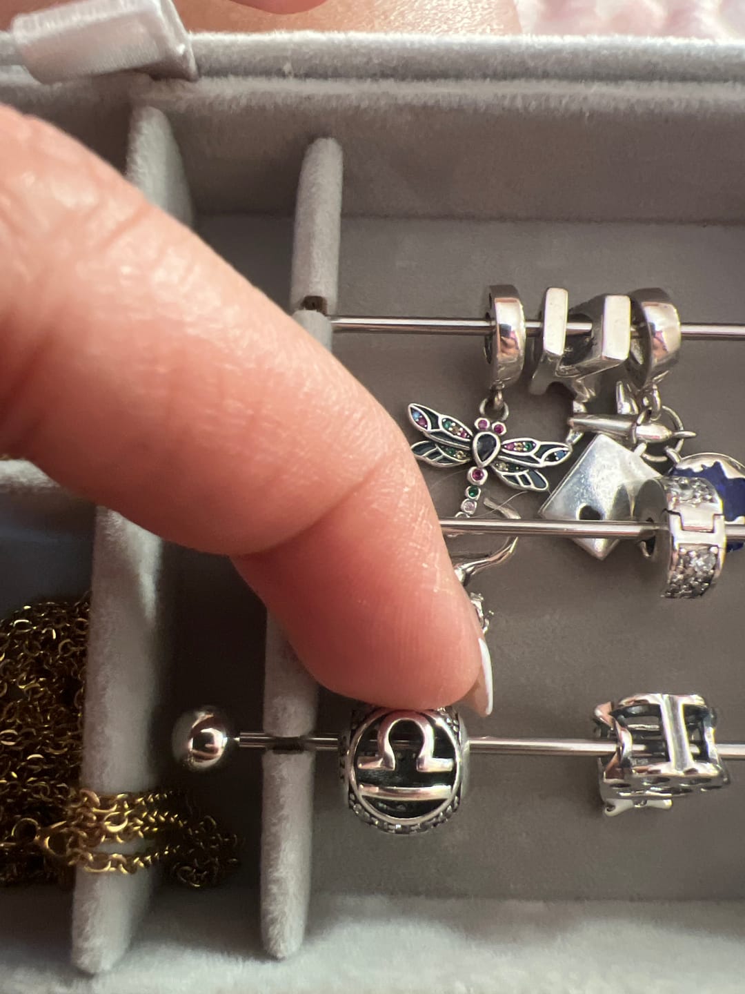Customer photo review of Charm Horoscopo Diamantado