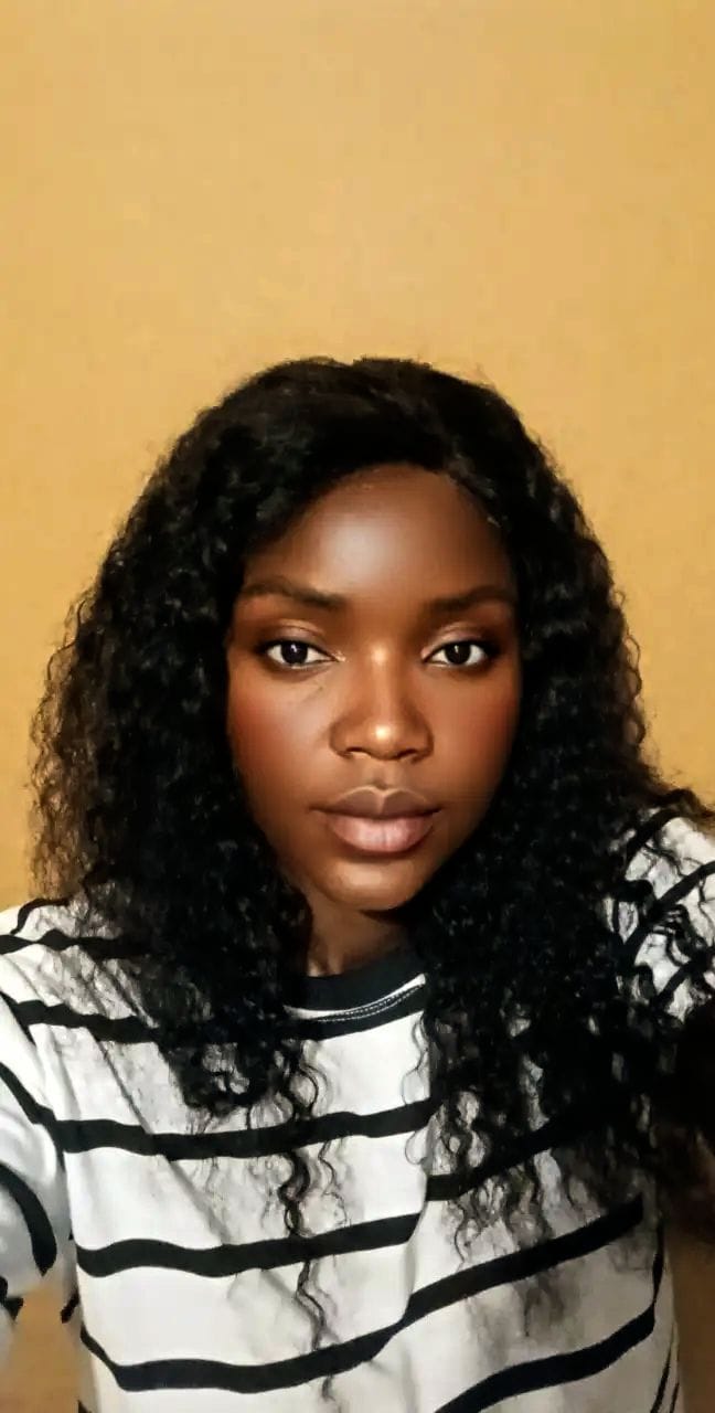 Customer photo review of Gorgeous 20-inch Malaysian Long Curly Wig with Lace Closure - Premium Human Hair