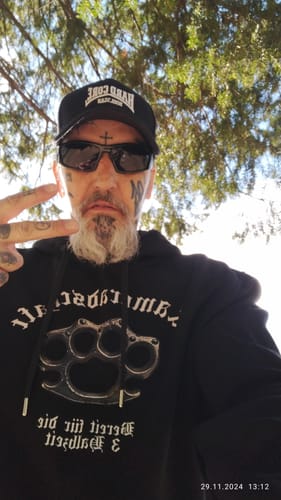 Customer photo review of Gewalttäter Sport Kutte Premium Hoodie