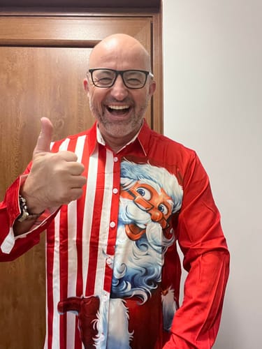 Customer photo review of Chemise de Noël boutonnée à rayures rouges et père Noël pour homme