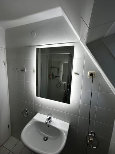 Customer photo review of SONNI Badezimmer LED Spiegel Badspiegel mit Beleuchtung Wandschalter 80Lx60Bcm GTBM1586B