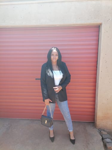 Customer photo review of JORDYN - Brazilian 4x4 Lace Wig