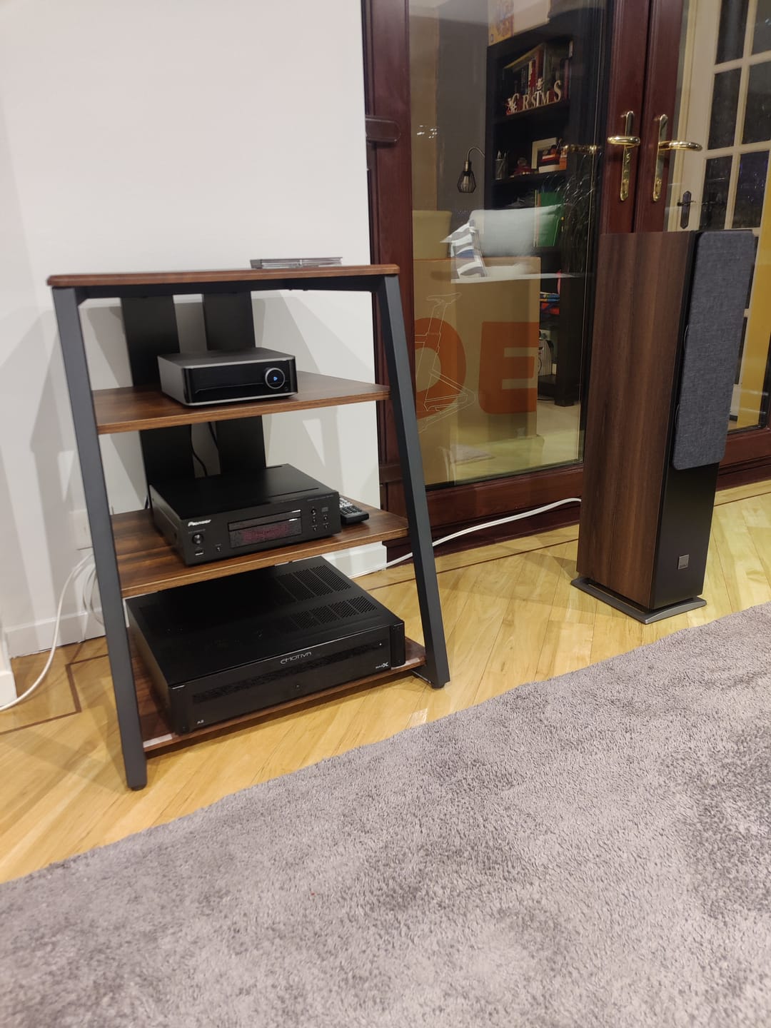 Customer photo review of Audio Rack Eiffel Series F07