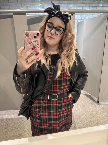 Customer photo review of The Headband Wig Perfect Curl