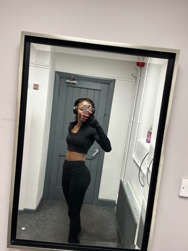 Customer photo review of Aria Mae Jacket Sports Bra Leggings 3-Piece Set