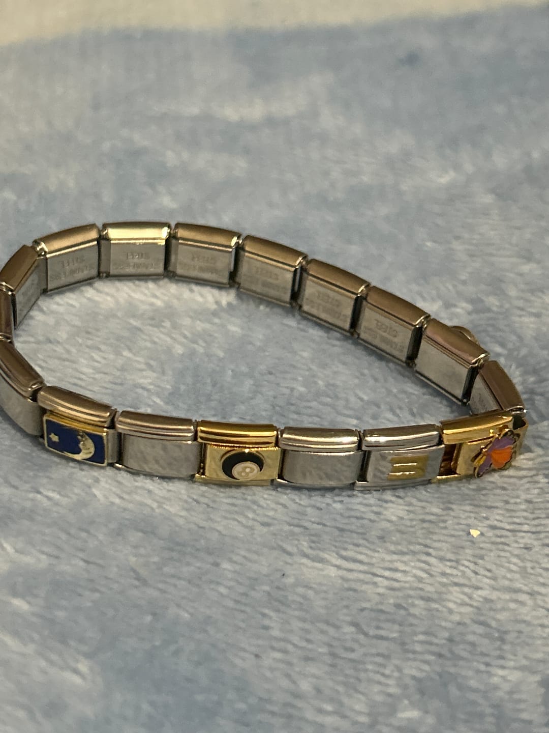 Customer photo review of Charm Luna Con Fondo Azul