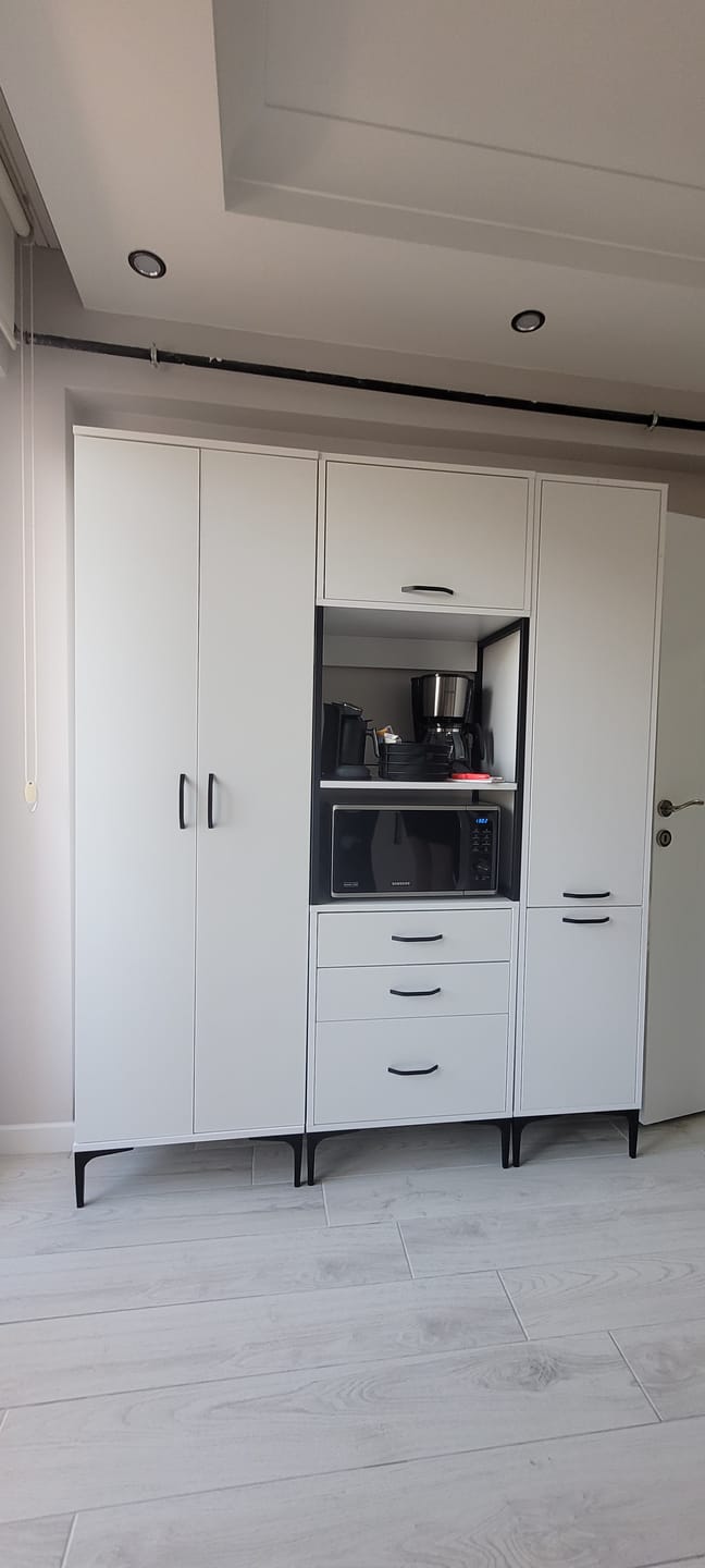 Customer photo review of Rani JE144 Çok Amaçlı Dolap 5 Kapaklı 3 Çekmeceli Kiler Mutfak Dolabı Beyaz