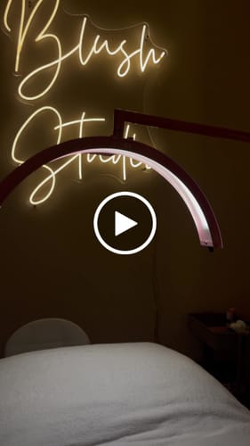 Customer video review of CosmoGlo XL Light Bundle + Phone Clip