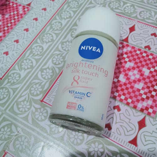 Customer photo review of Nivea Brightening Silk Touch & Vitamin C Roll On 50ml