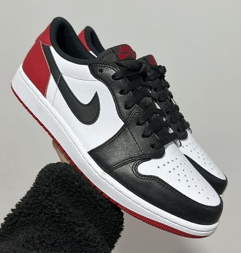 Customer photo review of Jordan 1 Retro Low OG Black Toe (2023)