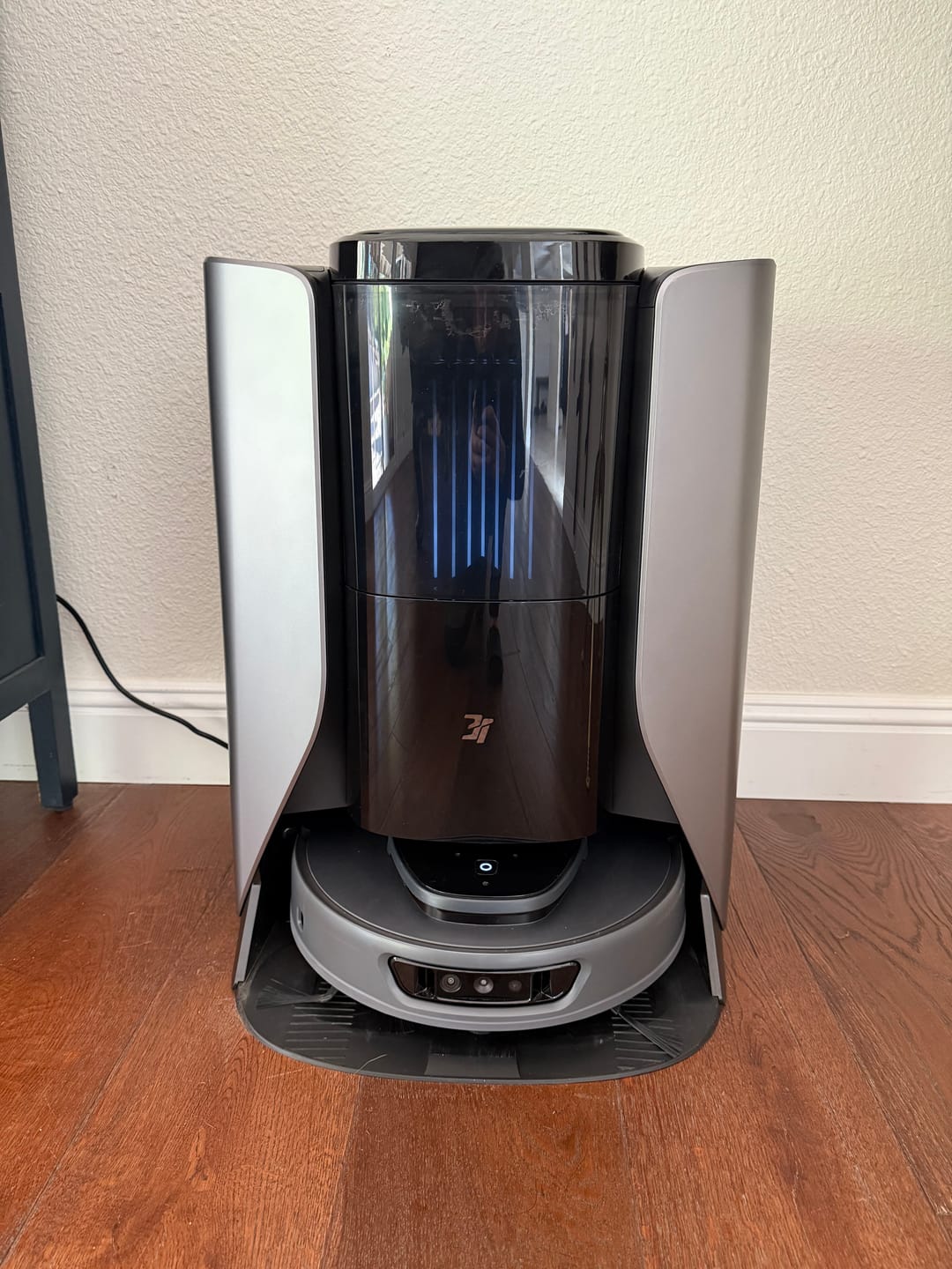 Customer photo review of S10 Ultra, Floor Washing Robot Vacuum with WaterRecycle™ System
