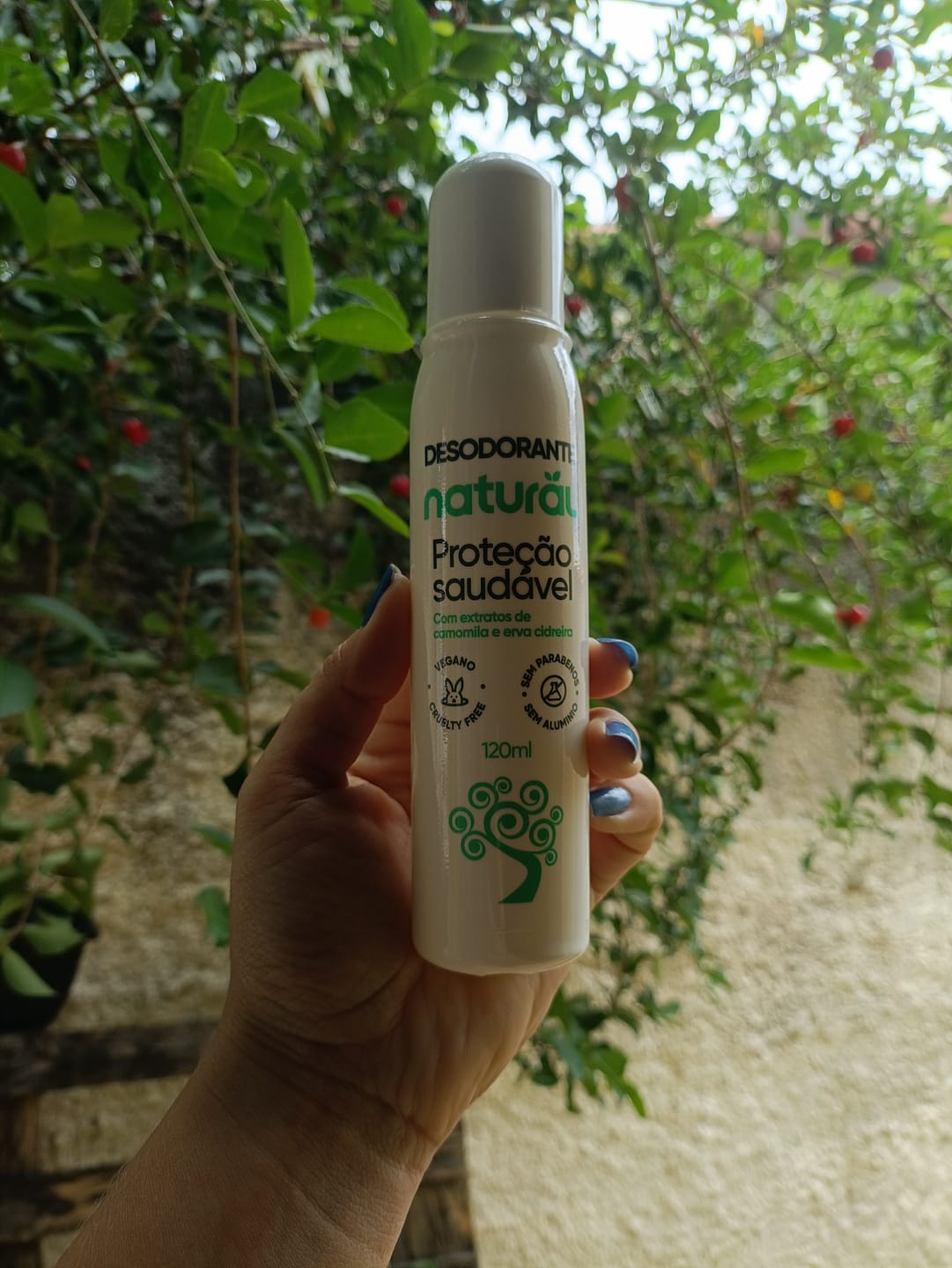 Customer photo review of Desodorante Natural com Extratos de Camomila e Erva Cidreira