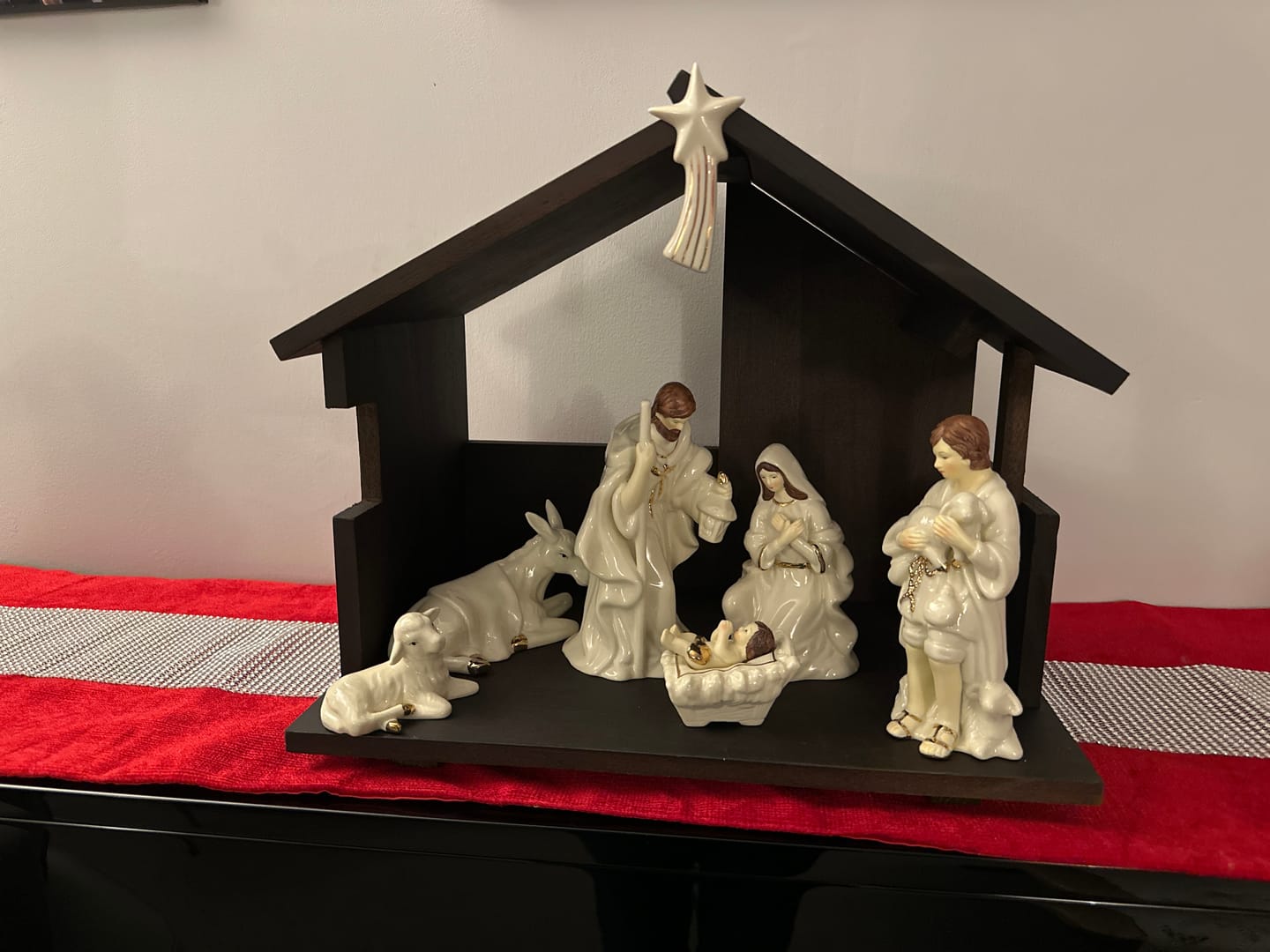 Customer photo review of Belleek Living 9 Piece Nativity Set