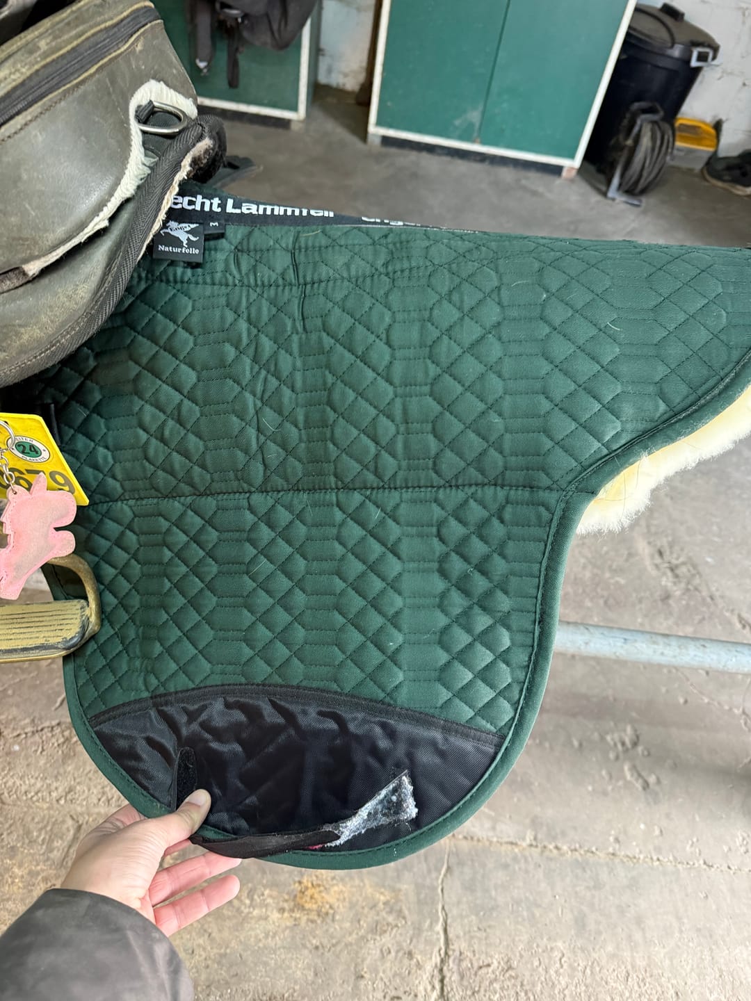 Customer photo review of Engel - Lammfell Satteldecke mit Korrektur Aufpolstertaschen innen, für baumlose Sättel