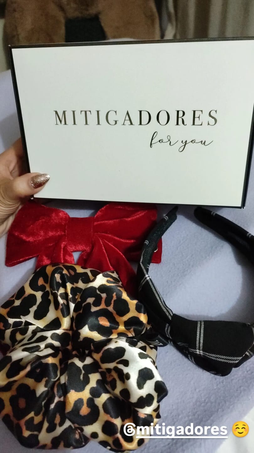 Customer photo review of Moño - Large Red Bow