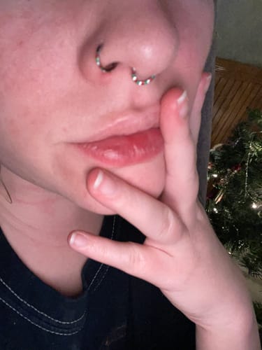 Customer photo review of 20g Titanium Micro Gem Hinged Nose Hoop