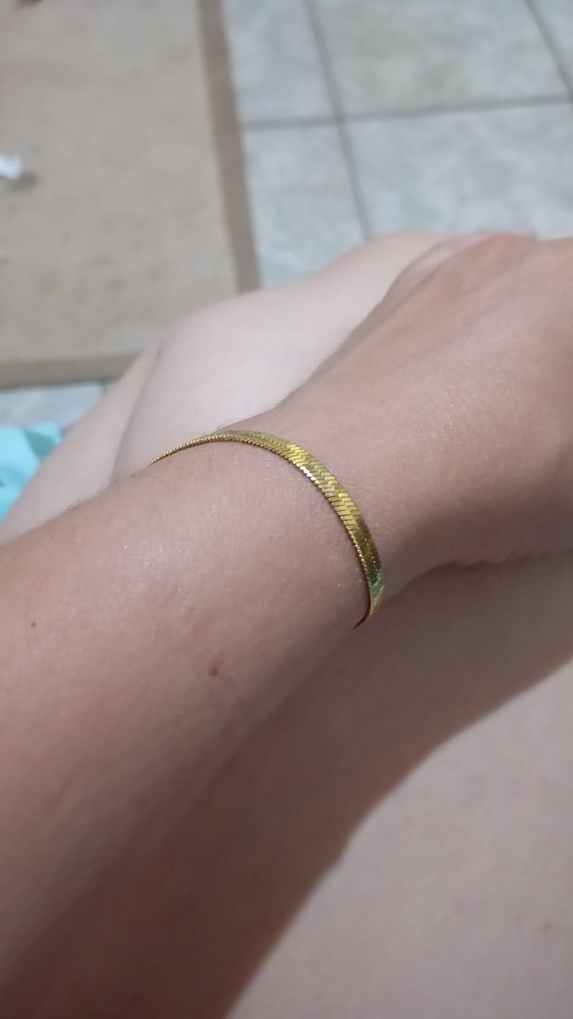 Customer photo review of Brinco Catarina Malha Metal Banhado em Ouro 18K