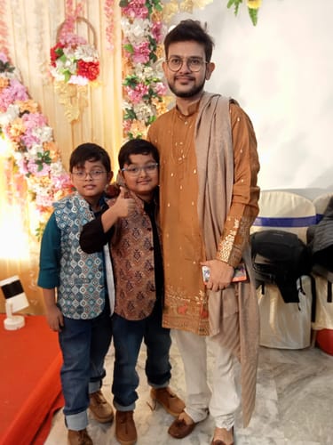 Customer photo review of Pashtush Mens Shawl, Fine Wool Jacquard Weave, Soft And Light Weight