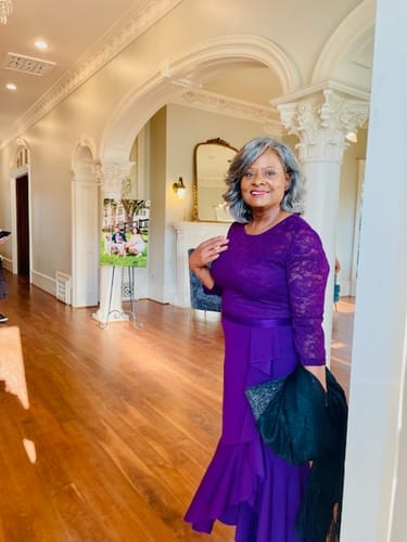 Customer photo review of Luvwin 5x5 Salt And Pepper Glueless Gray Color Pre-Cut Lace Layered Cut Straight Bob Wig 100% Human Hair