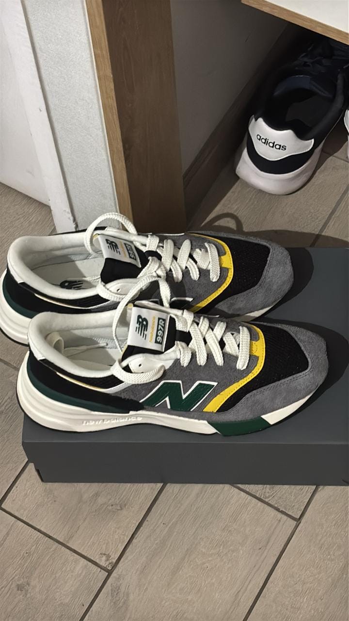 Customer photo review of Zapatilla New Balance 997R Hombre Gris