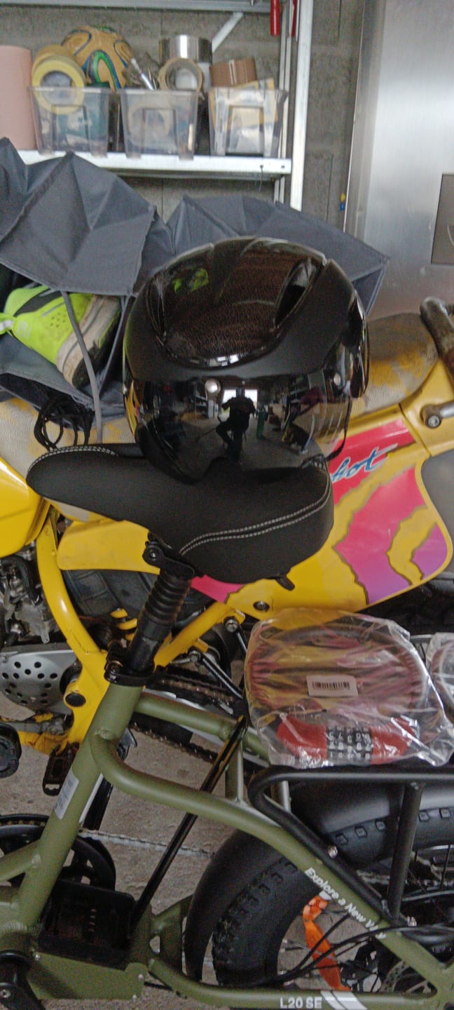 Customer photo review of Vakole Integrally Molded Bicycle Helmet with Magnetic Goggles