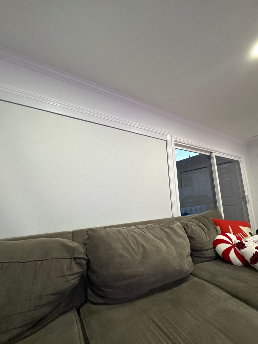 Customer photo review of SmartWings Motorized Roller Shades 100% Blackout Vigor