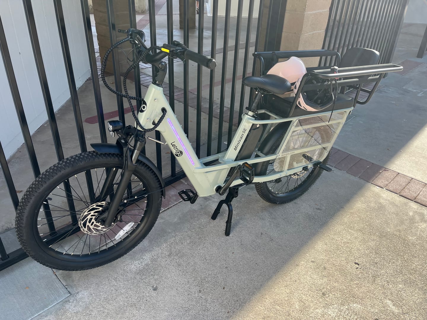 Customer photo review of Minivan SE