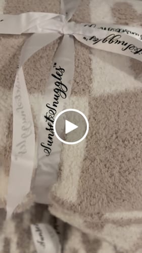 Customer video review of Desert Sage & White Diamond Mosaic Print Extended Throw