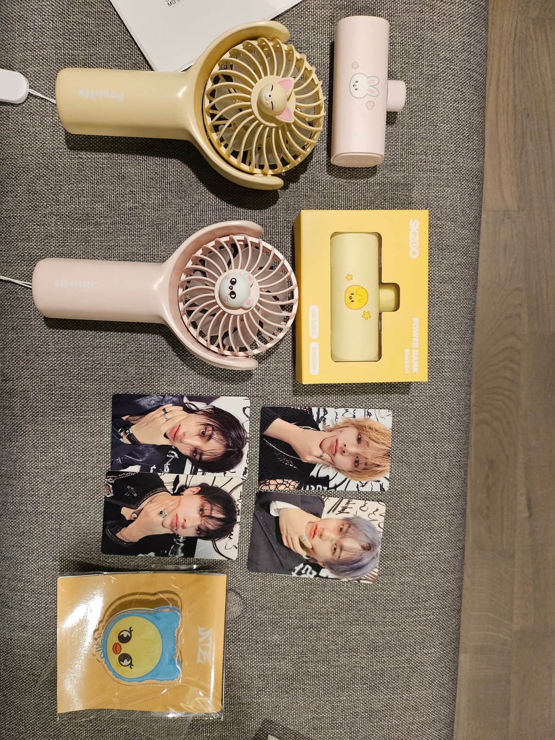 Customer photo review of STRAY KIDS - dominATE SEOUL WORLD TOUR OFFICIAL MD SKZOO HANDHELD FAN