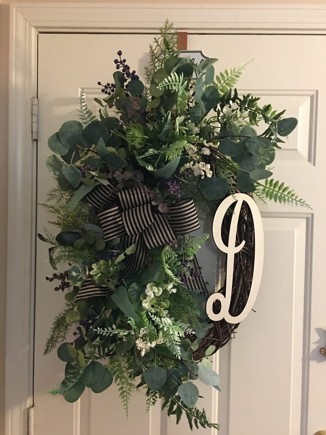 Customer photo review of 18" Oval Grapevine Wreath - DECOE-037