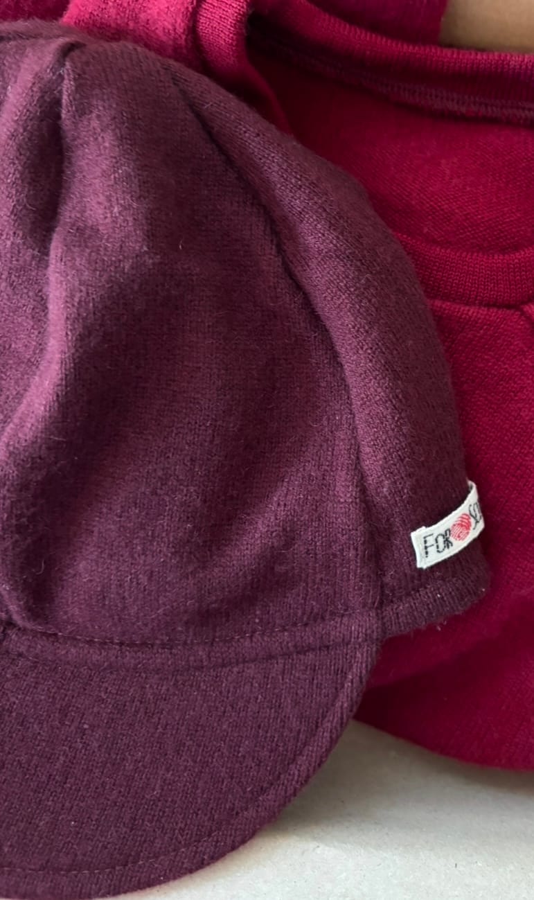 Customer photo review of Upcycling Kaschmir Schirmmütze dunkle Brombeere