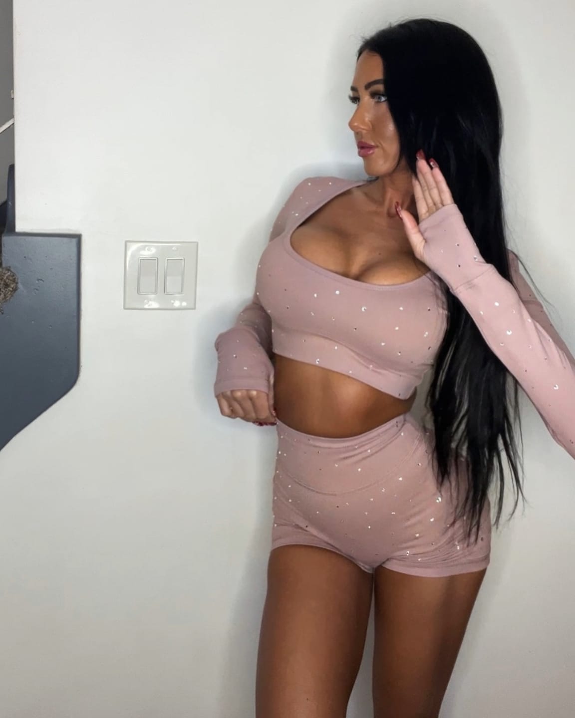 Customer photo review of Calabasas Crop Top - Lip Gloss Gem