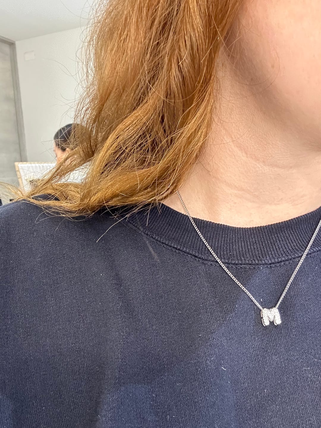 Customer photo review of Collar Plateado Inicial Mini Bubble Zirconias