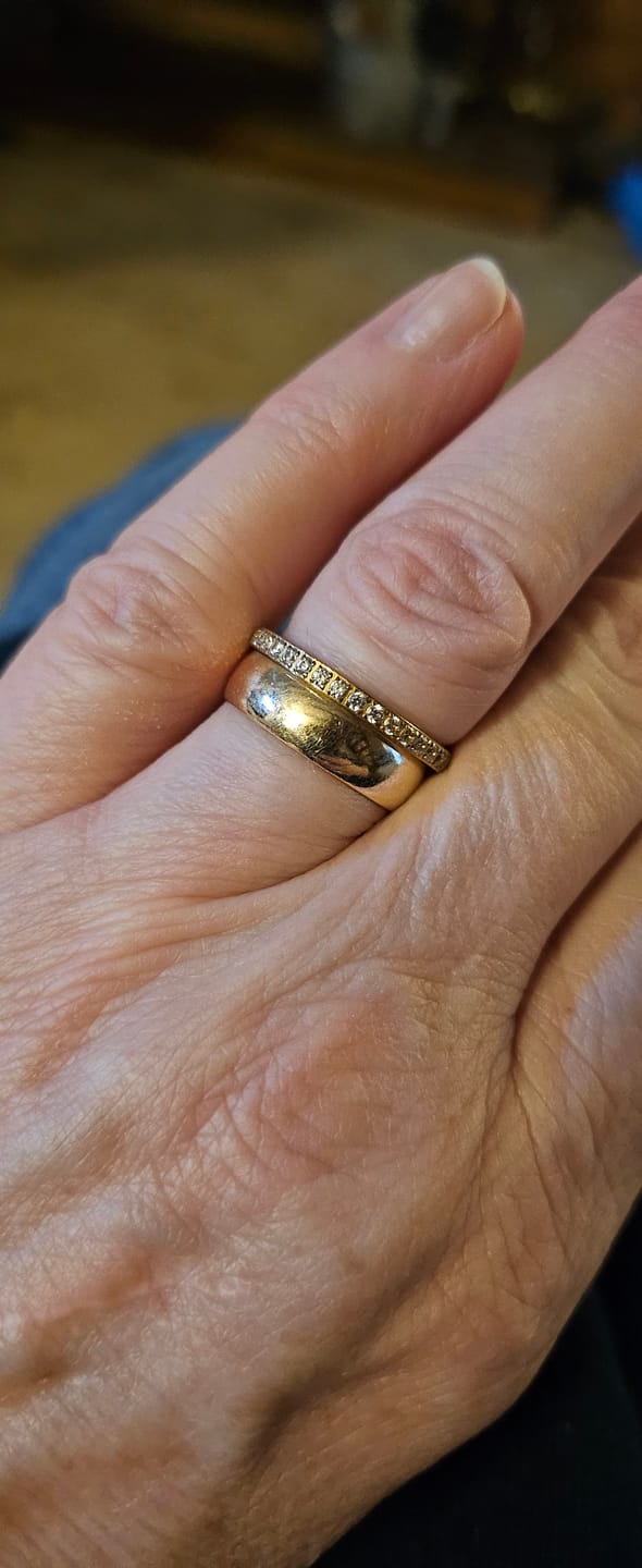 Customer photo review of Gold 2mm Full Glitz Ring