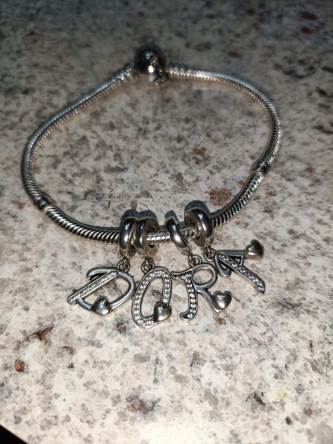 Customer photo review of Charm Letras del Alfabeto y Corazón Dorado