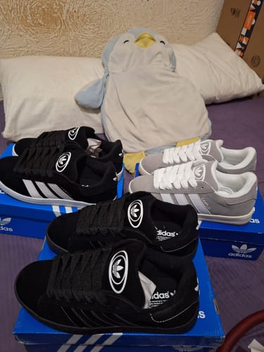 Customer photo review of Tenis Campus Negro Total