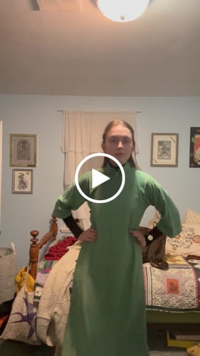 Customer video review of Wulong Cha 乌龙茶 Oolong Tea 1920s Phoenix Jacquard Bell Sleeve Qipao